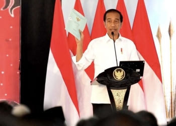 Presiden Jokowi Serahkan Sertifikat Tanah ke 3000 Warga