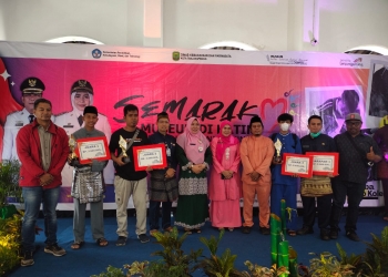 Pemko Tanjungpinang: Penyerahan Hadiah Pemenang Lomba Lukis Tingkat SD & SMP