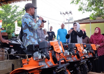 Dukung Produktivitas Petani, Walikota Rahma Serahkan Bantuan Sarana dan Prasarana