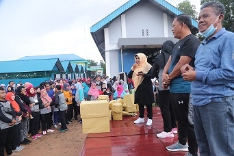 Meriahkan HUT PGRI dengan Senam Sehat Bersama dan Bagi Doorprize