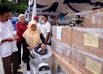 Resmikan Kawasan Wisata Kuliner, Wako Rahma Serahkan Bantuan Alat Produksi untuk 147 IKM