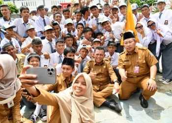 Kunjungi Sejumlah SMK di Batam, Gubernur Ansar Disambut Penuh Sukacita oleh Ribuan Siswa