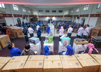 Dukung Kemajuan IKM, Walikota Rahma Serahkan Bantuan Penunjang Produksi ke 295 Pelaku Usaha