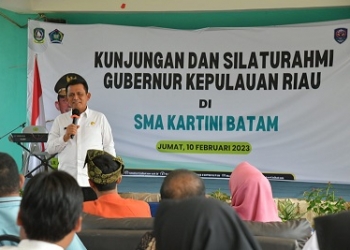 Pesan Ansar kepada Pelajar SMA Kartini Batam untuk Belajar dengan Giat Mencapai Cita-cita