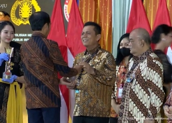 Penilaian Terbaik Tangani Pandemi Covid, Presiden Berikan Penghargaan kepada Gubernur Ansar