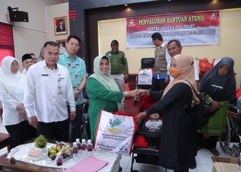 Serahkan Bantuan Atensi dari Sentra Abiseka, Rahma Harap Penerima Lebih Berdaya dan Sejahtera