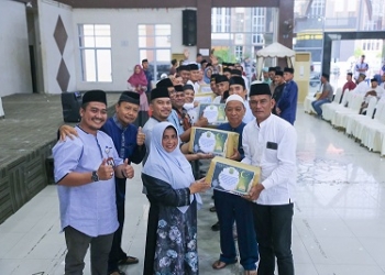 Wako Rahma Serahkan Paket Lebaran dan Insentif RT RW