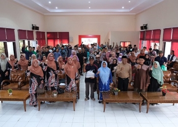 Sempena Bulan Ramadhan Sebagai Wujud Kepedulian, Rahma Serahkan Bingkisan Lebaran ke Pegawai THL