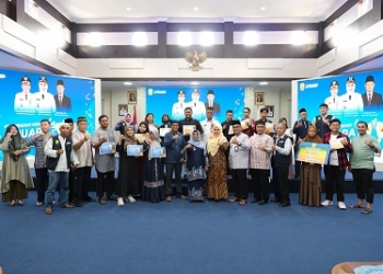 Wujud Kepedulian Usaha Keluarga, Rahma Serahkan Hadiah ke Pemenang Lomba Video IKM