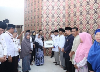 Rahma Serahkan Insentif ke 1653 Orang Sebagai Imam Masjid, Penyuluh Agama dan Petugas Lainnya