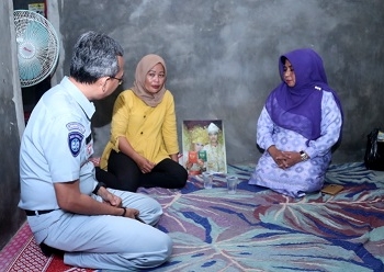Kunjungi Keluarga Korban Kapal Evelyn Calisca, Rahma Berikan Dukungan Moril