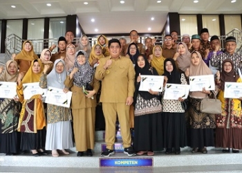 Terima Kasih untuk Sang Pendidik Anak Bangsa, Bupati Bintan Berikan Penghargaan