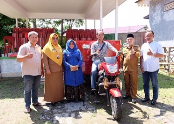 Salurkan Bantuan Lewat RT RW, Wako Rahma Serahkan Motor Kaisar, Tenda dan Kursi