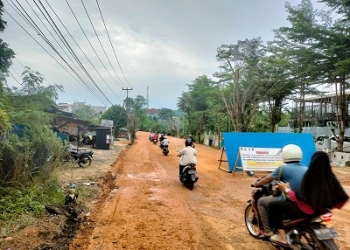 Masyarakat Pedagang Mengalami Kerugian Akibat Penutupan Jalan Raja Haji Fisabilillah Batu 8