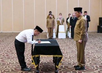 Komitmen Membangun Pendidikan, Gubernur Lantik 167 Guru dan 2 PNS Menjadi Pejabat Fungsional