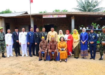 Usai Pelaksanaan Upacara, Bupati Roby Kunjungi Kediaman Para Veteran di Bintan