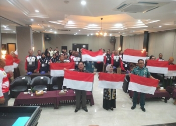 Dukung Gerakan Nasional, Kesbangpol Tanjungpinang 1000 Bendera ke Masyarakat