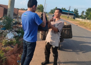 Berbagi Kasih di Hari Kemerdekaan, keprinews.co Menyalurkan Bantuan Sembako untuk Pemulung Sampah