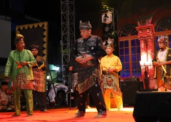Pertunjukan Teater Bangsawan Melayu Pulau Penyengat Tampil Memukau di Panggung Tanjungpinang Fest