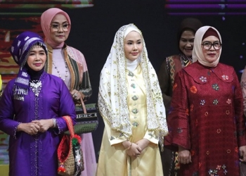 Perkenalkan Tudung Manto, Hafizha Tampilkan Pesona Kerudung Melayu di Hadapan Ibu Negara