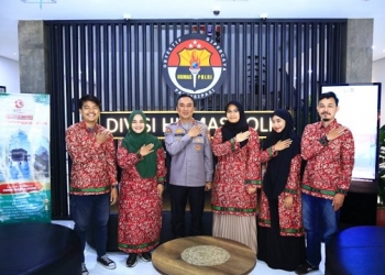 Kadiv Humas Polri Hadiakan Lima Orang Jurnalis Umroh ke Tanah Suci