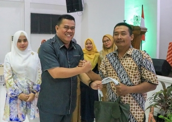 Buka Kegiatan Sosialisasi, Sekda Ronny Sebut Pentingnya Sertifikat Halal untuk Memastikan Produk