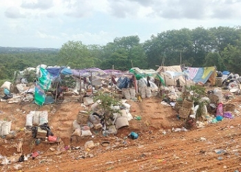 Kisah Pemulung di TPA Ganet yang Sudah 10 Tahun Mengais Rezeki dari Sampah
