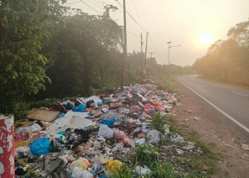 Ibu Kota Kepri Dihiasi dengan Pemandangan Sampah Berserakan di Jalan Panglima Dompak