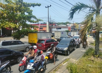 Warga Tanjungpinang Keluhkan Kerap Terjadi Antrean Solar di SPBU Akibatkan Kemacetan