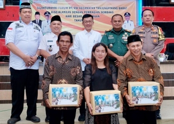 Peduli yang Merayakan Natal, Hasan Salurkan Sembako kepada Ketua RT dan RW Kristen