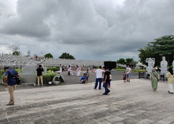 Liburan Natal, Vihara Patung Seribu Mulai Diserbu Pengunjung
