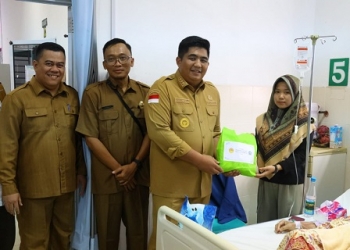 Berbagi Keceriaan Bersama Pasien, Ini Pesan dan Komitmen Roby untuk Pelayanan RSUD Bintan