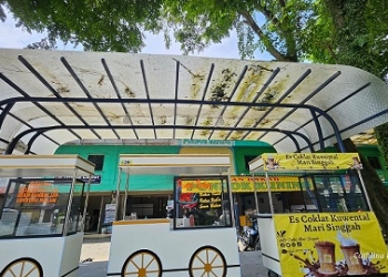 Baru Diresmikan, Kondisi Atap Street Food Kuliner Bincen Sudah Berjamur Terlihat Kotor