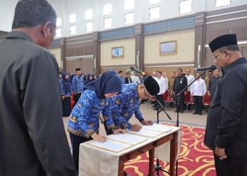 Pengambilan Sumpah Jabatan, Bupati Karimun Lantik Ratusan CPNS dan PNS Jabatan Fungsional