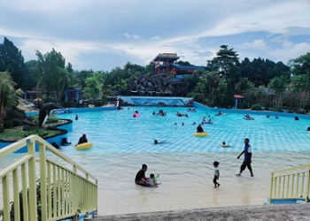 Ribuan Pengunjung Serbu Wahana Air Areca Waterpark Tanjungpinang Selama Libur Lebaran