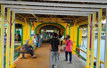 Wisatawan Membludak Selama Libur Lebaran, Beri Dampak Ekonomi Bagi Warga Penyengat
