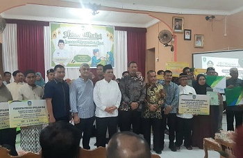 Program Bantuan Terus Bergulir, Gubernur Ansar Bagikan 37 Ton Beras di Anambas
