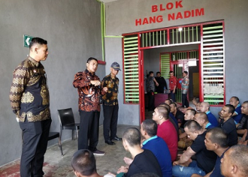 Jaga Kondusifitas, Lapas Narkotika Tanjungpinang Gelar Razia Rutin Kamar Hunian WBP