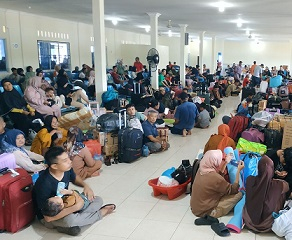 Jadwal Keberangkatan Penumpangv di Pelabuhan Kijang Terganggu, Putra Sebut KM Umsini Terbakar