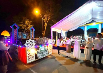Melepas 80 Mobil Pawai Takbiran, Pj Andri: Semoga Memberikan Kebahagian & Menyejukkan Suasana Lebaran