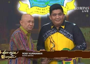 Bupati Roby Terima Penghargaan Nasional di HUT ke-13 Kompas TV