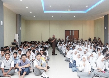 Deklarasi Anti Bullying & Narkoba di SMAN 8 Batam, Kejati Kepri Gencar Gelar Sosialisasi