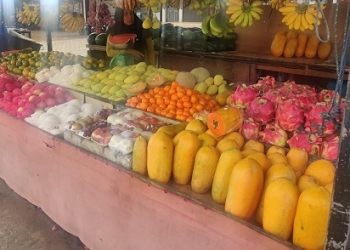 Pembeli Kurang, Penjualan Buah-buahan Turun Drastis hingga 50 Persen