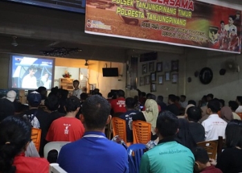 Antusias Masyarakat Tanjungpinang Nobar Indonesia Vs China, UMKM Ikut Laris Manis