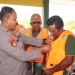 Peduli Keselamatan Nelayan, Satpolairud Polres Karimun Bagikan Life Jacket