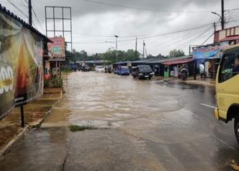 Hujan Seharian Sebabkan Banjir di Tanjungpinang, Sejumlah Jalan Kendaraan Tersendat