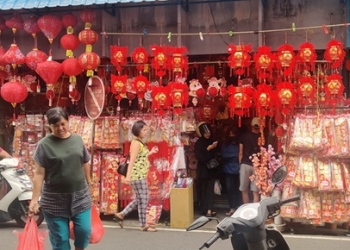 Masyarakat Tionghoa di Tanjungpinang Mulai Ramai Berburu Pernak-pernik Imlek