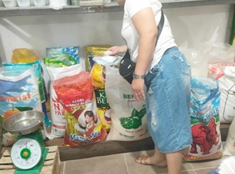 Kedai Penjual Beras Batu 9: Hari Ini 2 Konsumen Komplain Beras Merk Horas Diduga Oplosan