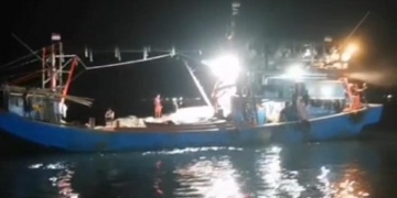 Kapal Loang Boat Tenggelam di Perairan Horsebrough, Seluruh 30 Penumpang Berhasil Diselamatkan